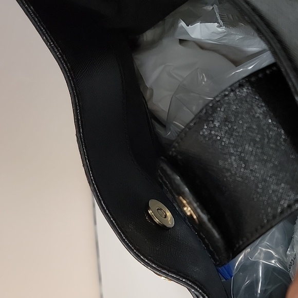 Michael Kors Hamilton Large Bag with Lock and Key - Picture 8 of 11